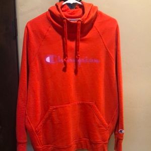 Men’s XL champion Hoodie sweatshirt fits more like a Large fleece inside